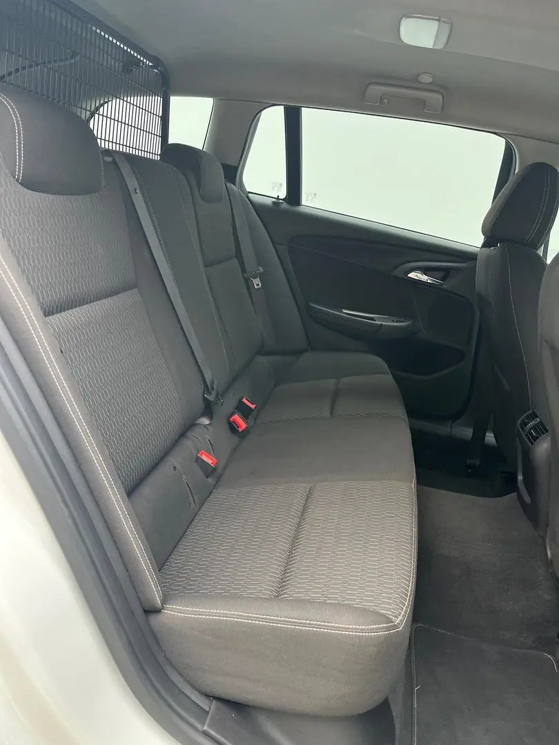 2016 Holden Commodore Gallery Image 15