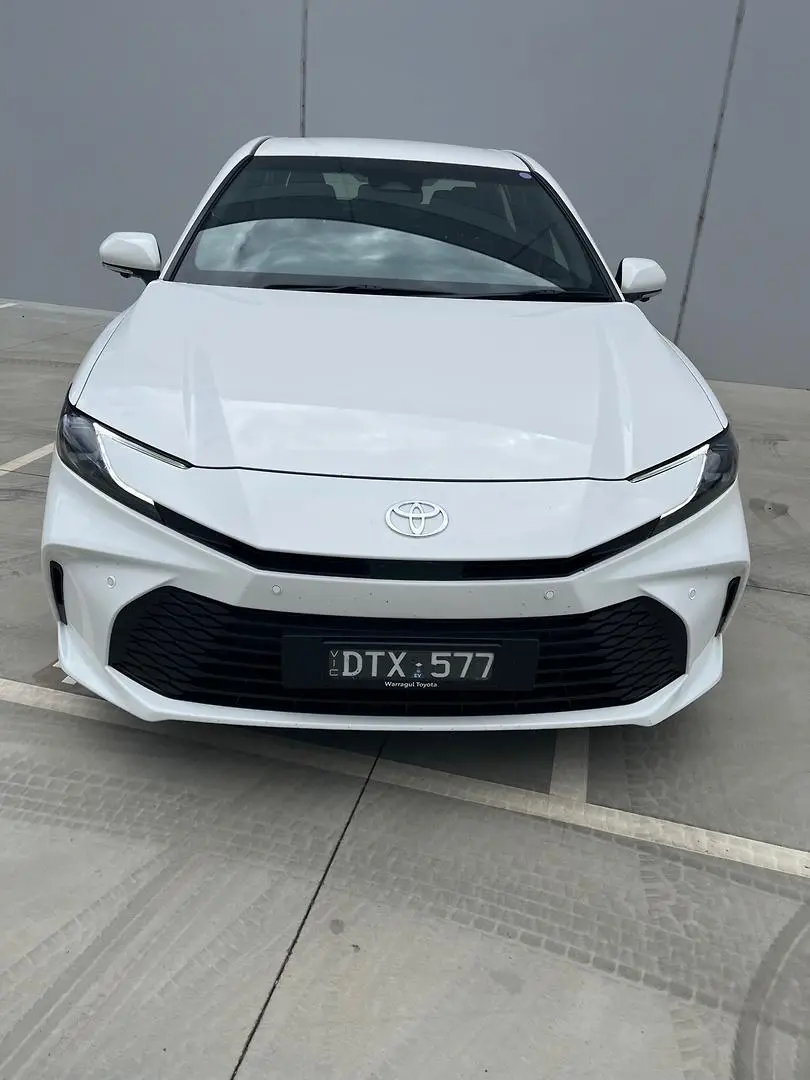 2025 Toyota Camry Gallery Image 2