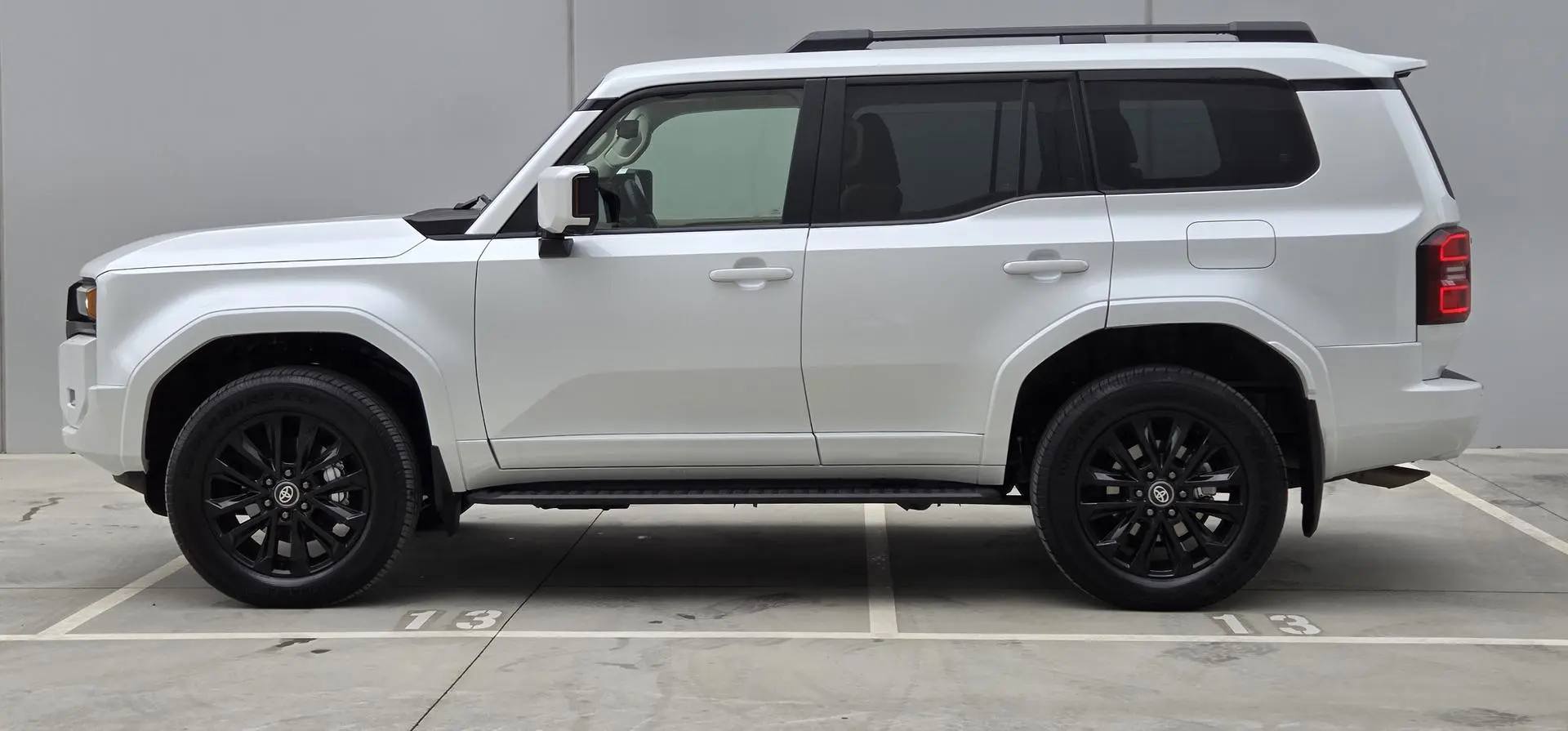 2025 Toyota Landcruiser Prado Gallery Image 5