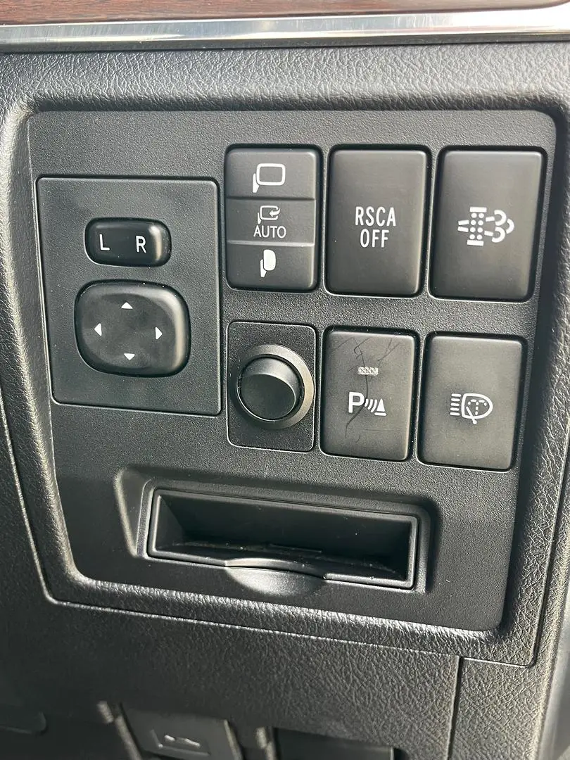 2017 Toyota Landcruiser Gallery Image 26