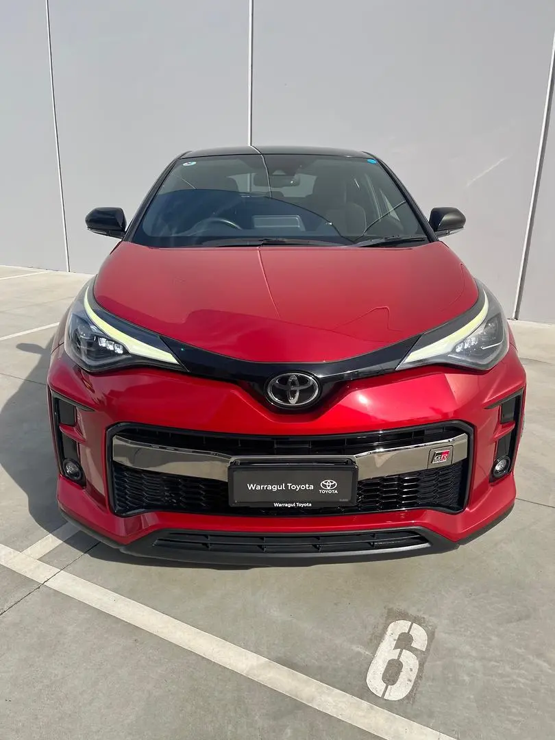2021 Toyota C-HR Gallery Image 2