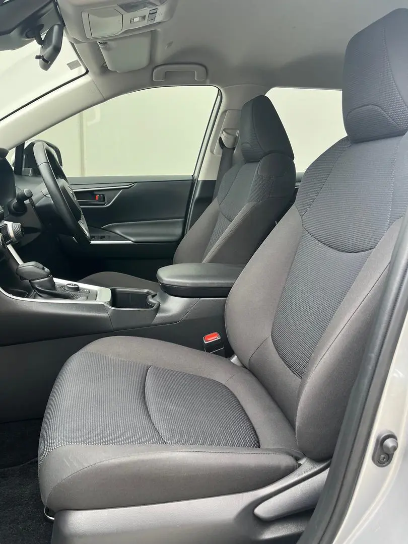 2023 Toyota RAV4 Gallery Image 8