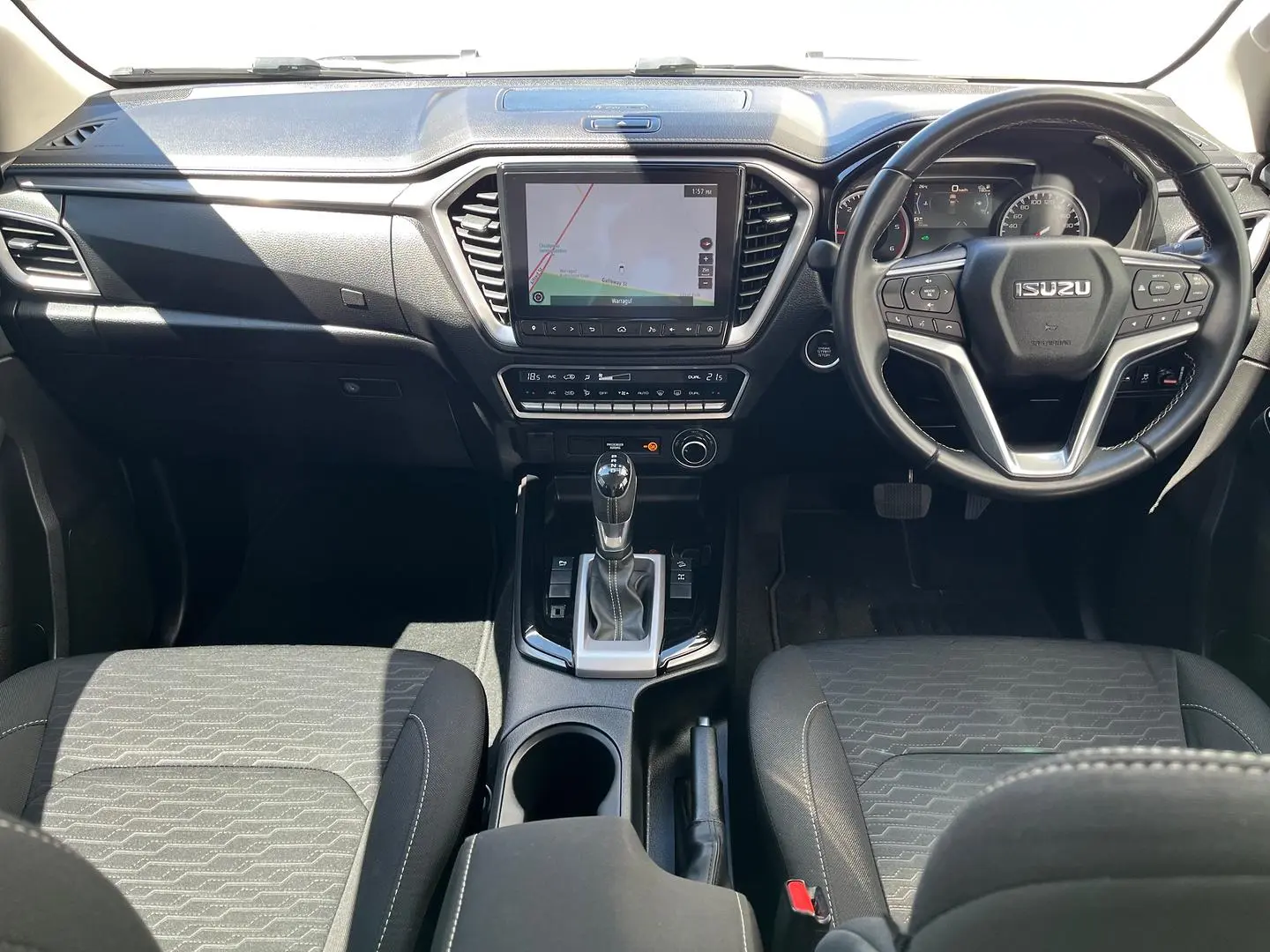 2023 Isuzu D-MAX Gallery Image 16