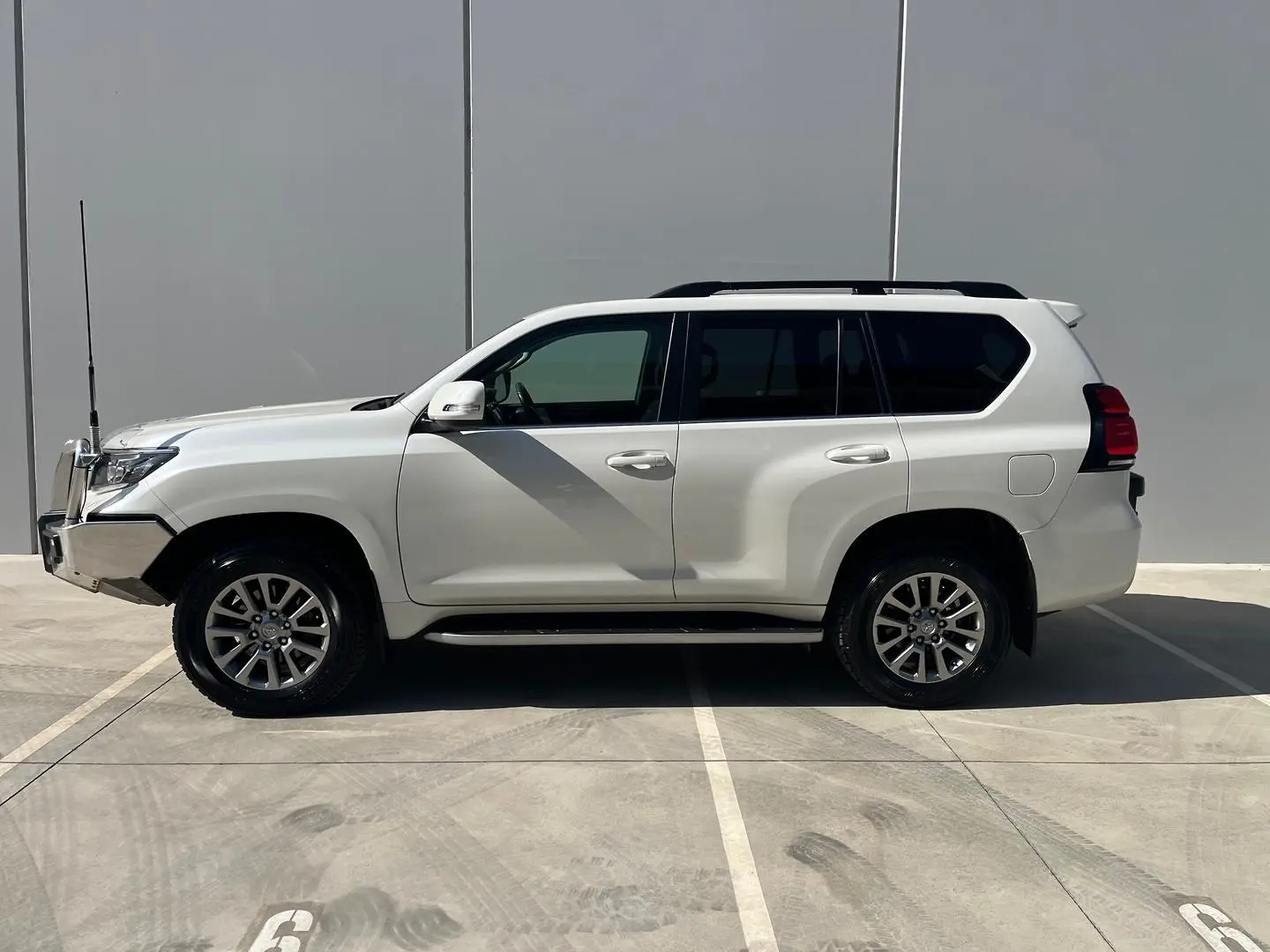 2018 Toyota Landcruiser Prado Gallery Image 4