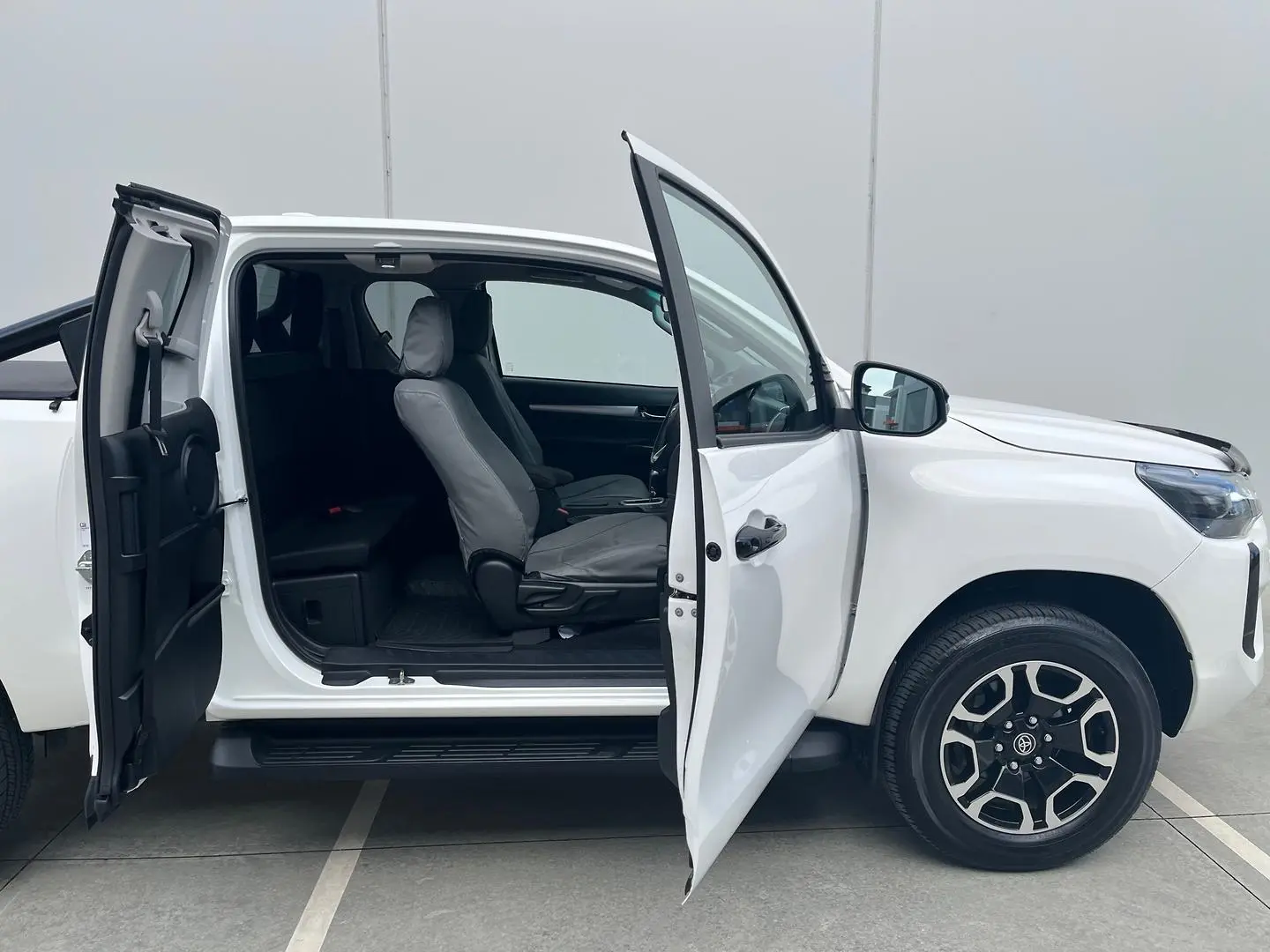 2024 Toyota Hilux Gallery Image 17