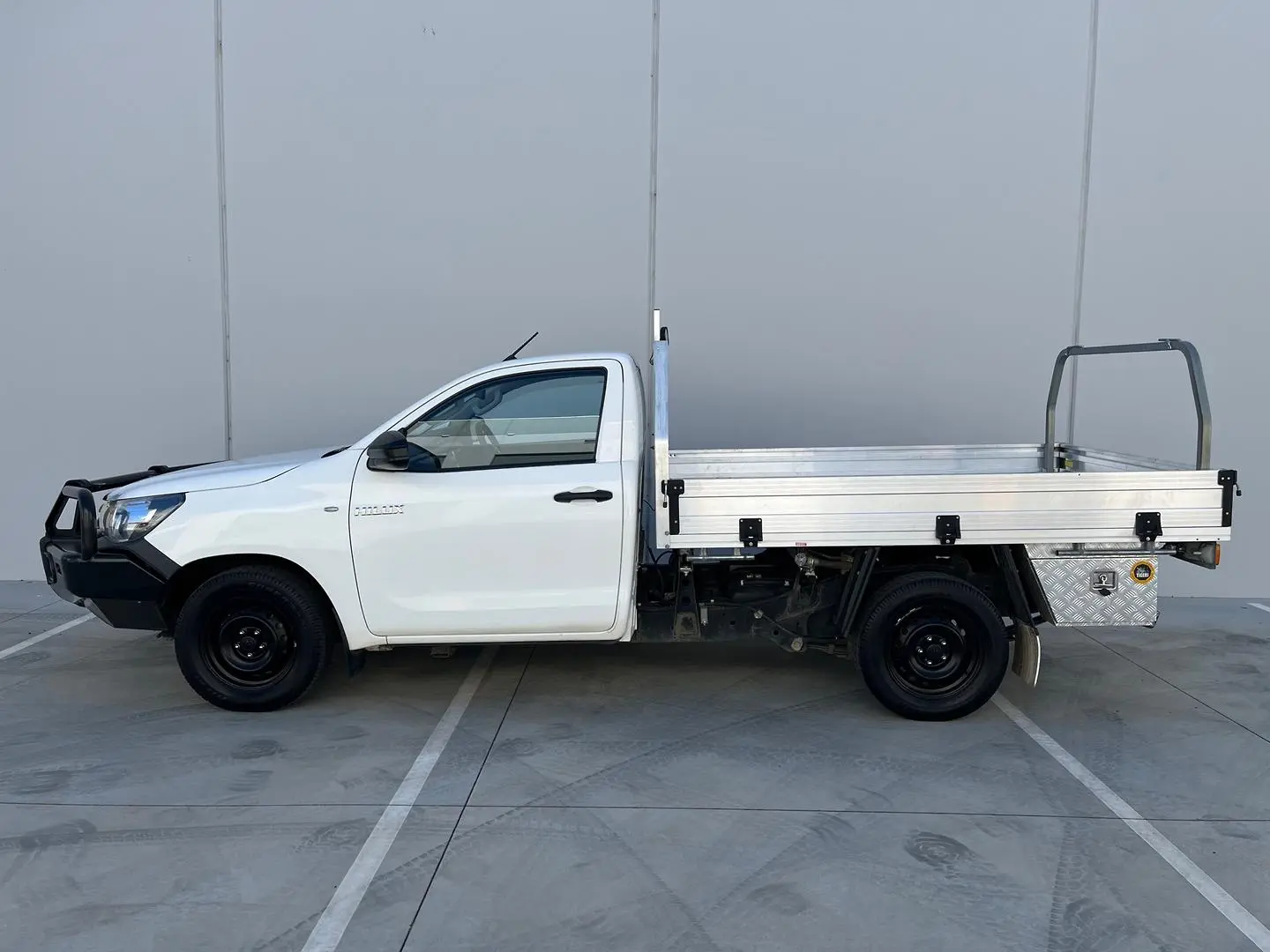 2015 Toyota Hilux Gallery Image 8