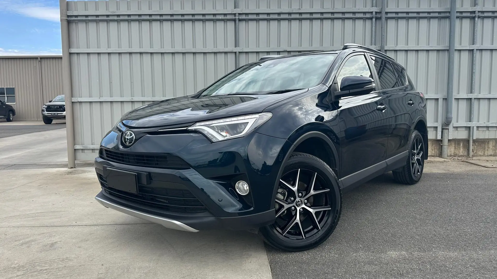 2018 Toyota Rav4 Gallery Image 3