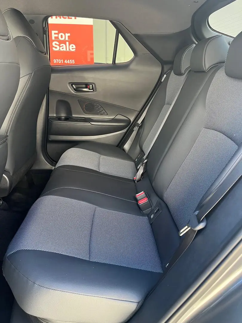 2025 Toyota C-HR Gallery Image 8