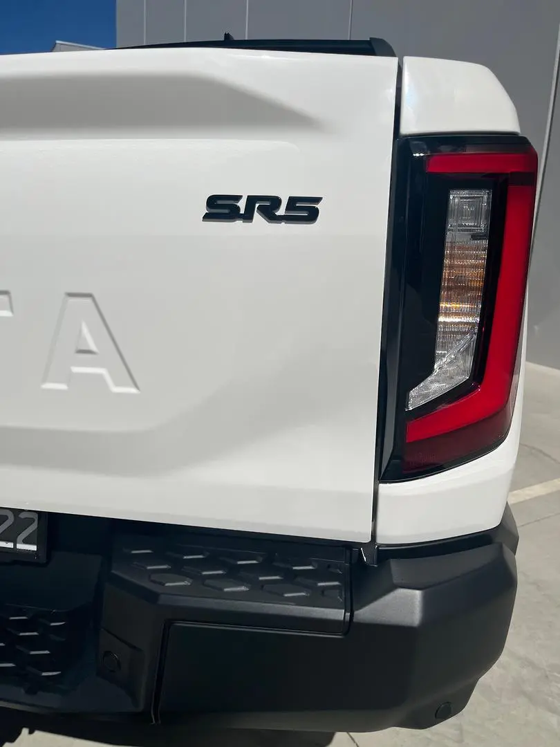 2025 Toyota Hilux Gallery Image 13