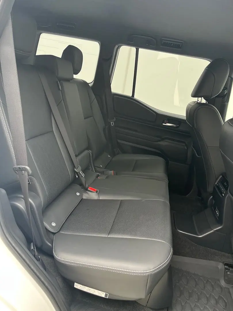 2025 Toyota Landcruiser Prado Gallery Image 15