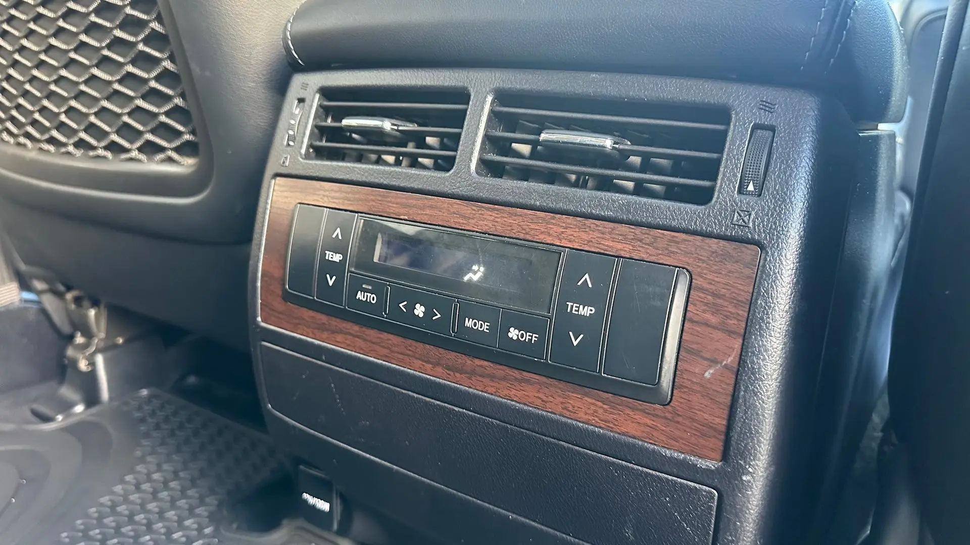 2018 Toyota Landcruiser Gallery Image 11