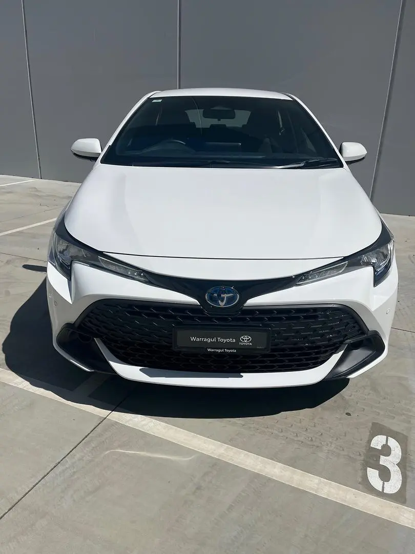 2025 Toyota Corolla Gallery Image 2