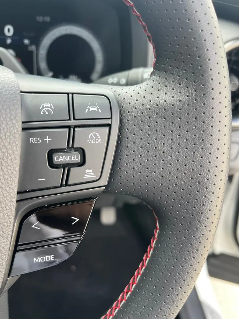 2025 Toyota C-HR Gallery Image 25