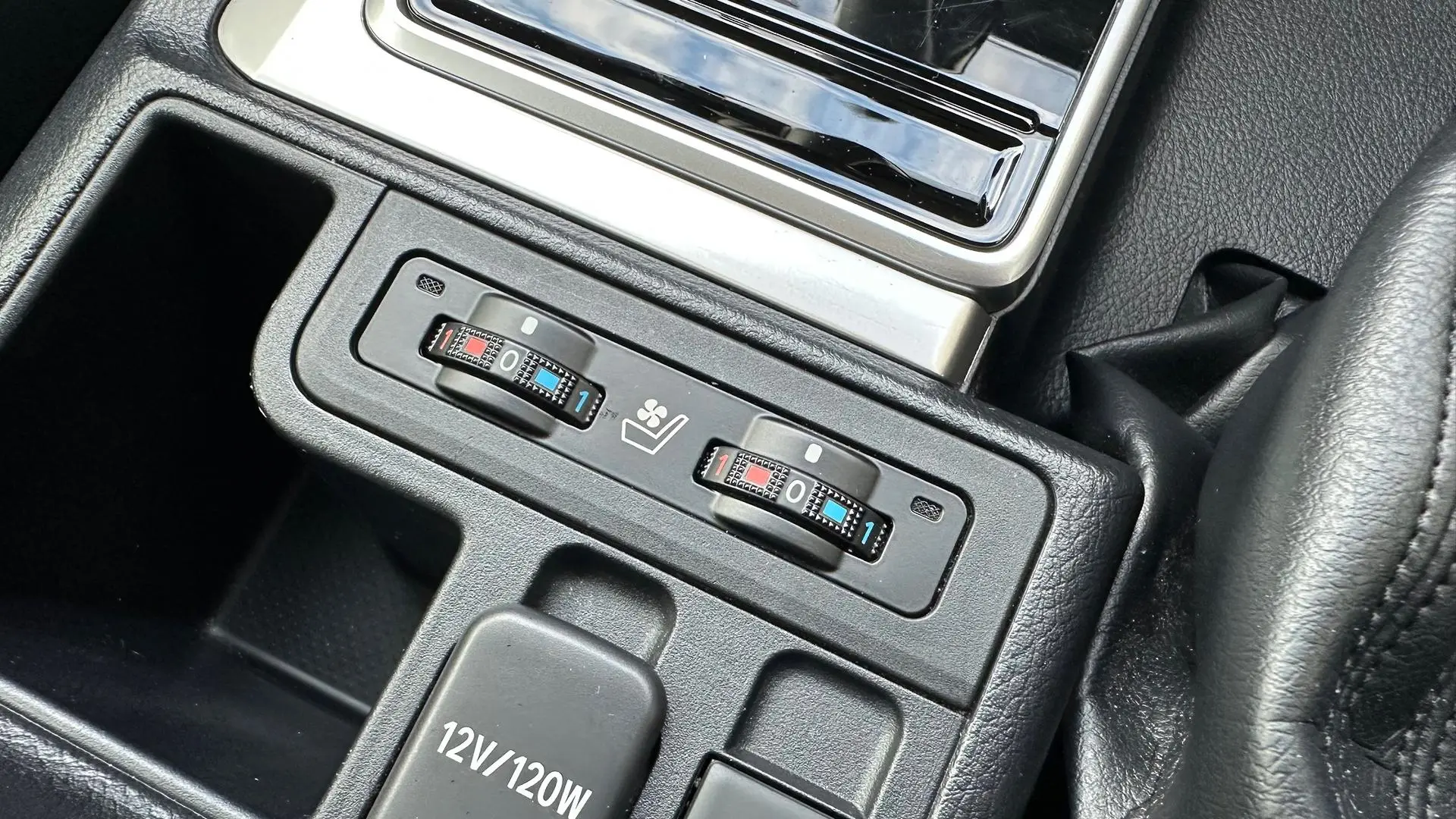 2022 Toyota Landcruiser Prado Gallery Image 10