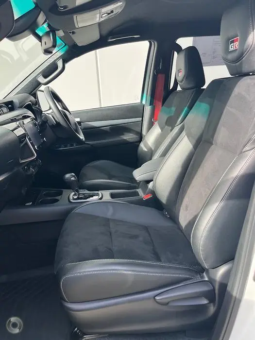 2024 Toyota Hilux Gallery Image 7