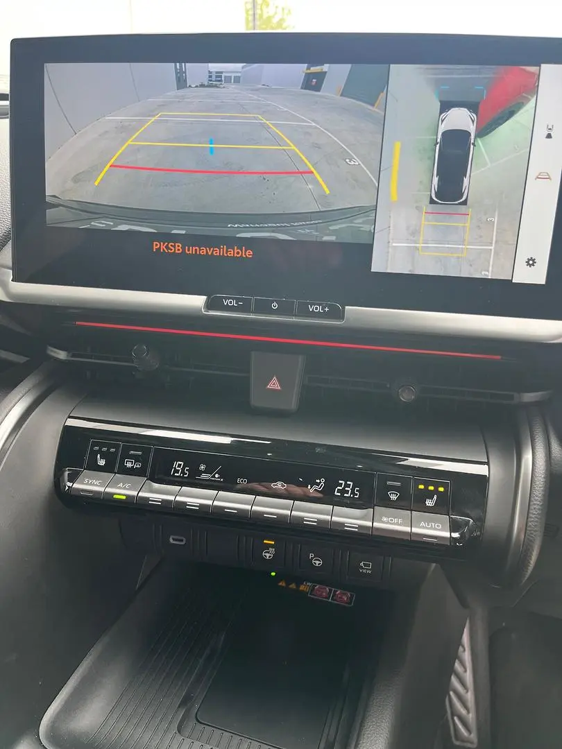 2025 Toyota C-HR Gallery Image 19