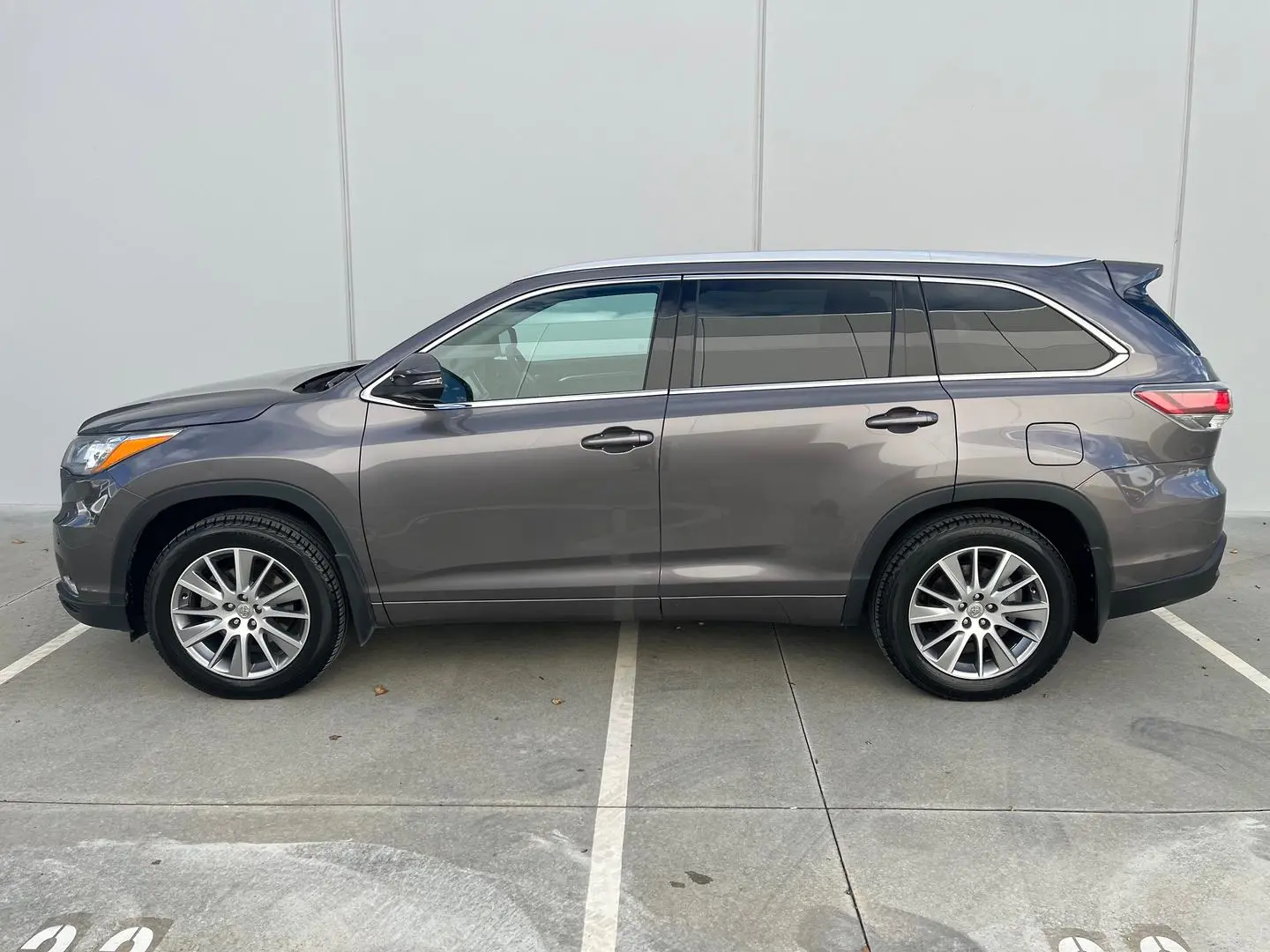 2015 Toyota Kluger Gallery Image 5