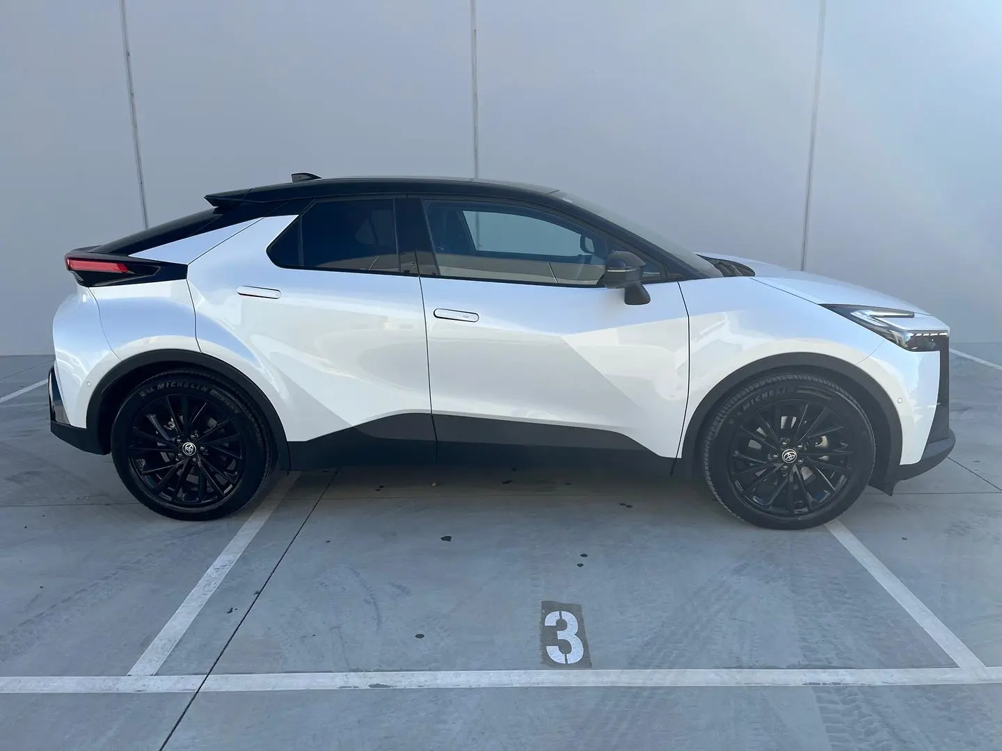 2025 Toyota C-HR Gallery Image 24