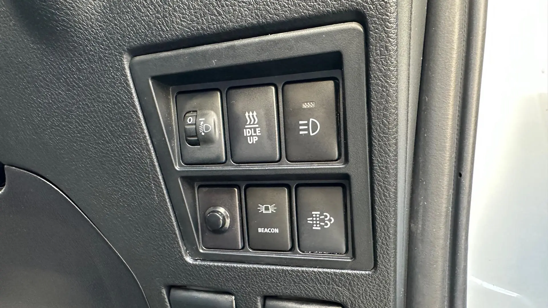 2021 Toyota Hilux Gallery Image 15