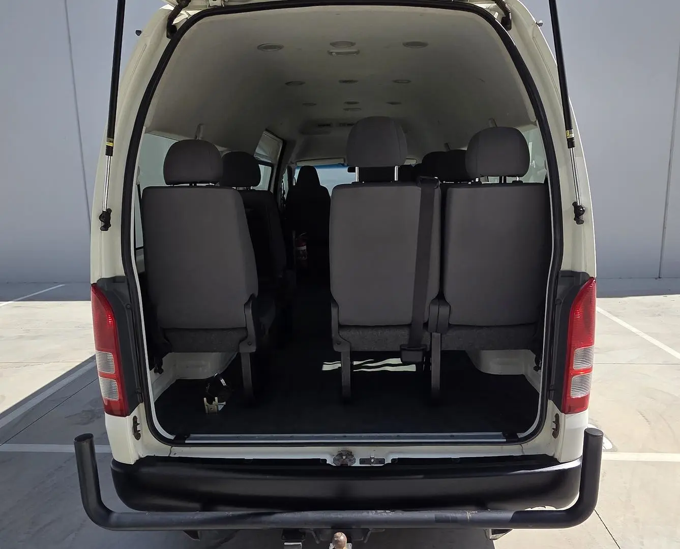 2017 Toyota Hiace Gallery Image 13