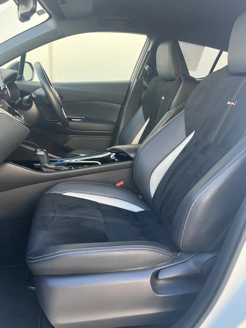 2021 Toyota C-HR Gallery Image 7