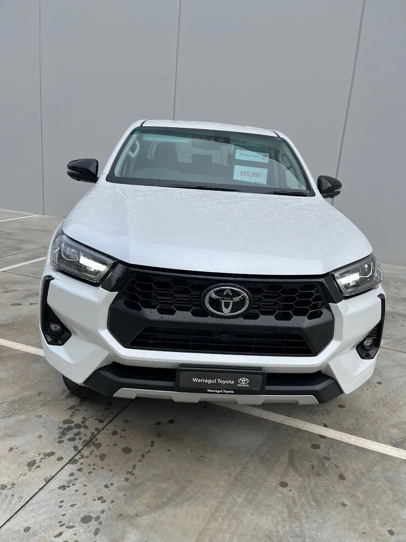 2025 Toyota Hilux Gallery Image 2
