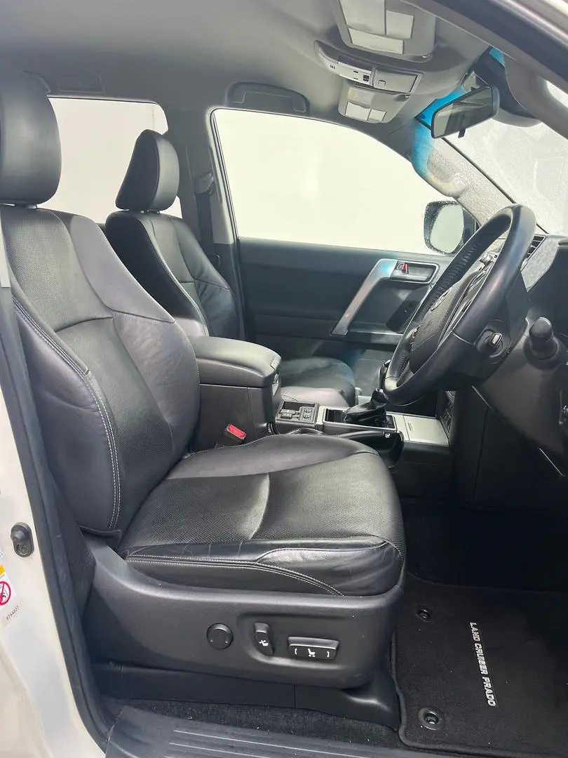 2018 Toyota Landcruiser Prado Gallery Image 17