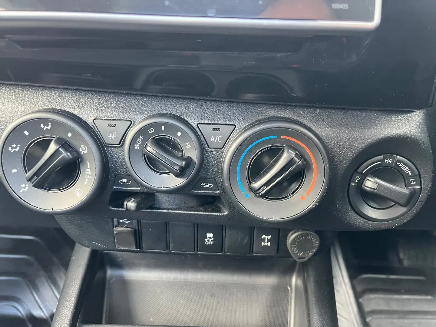 2019 Toyota Hilux Gallery Image 14