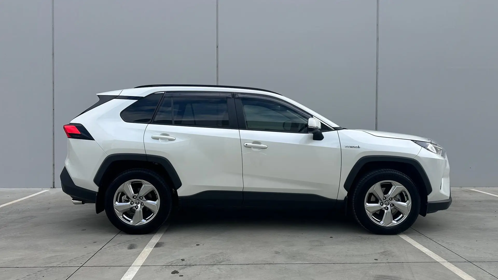 2019 Toyota RAV4 Gallery Image 5