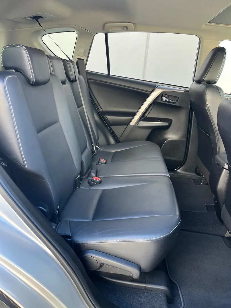 2016 Toyota RAV4 Gallery Image 15