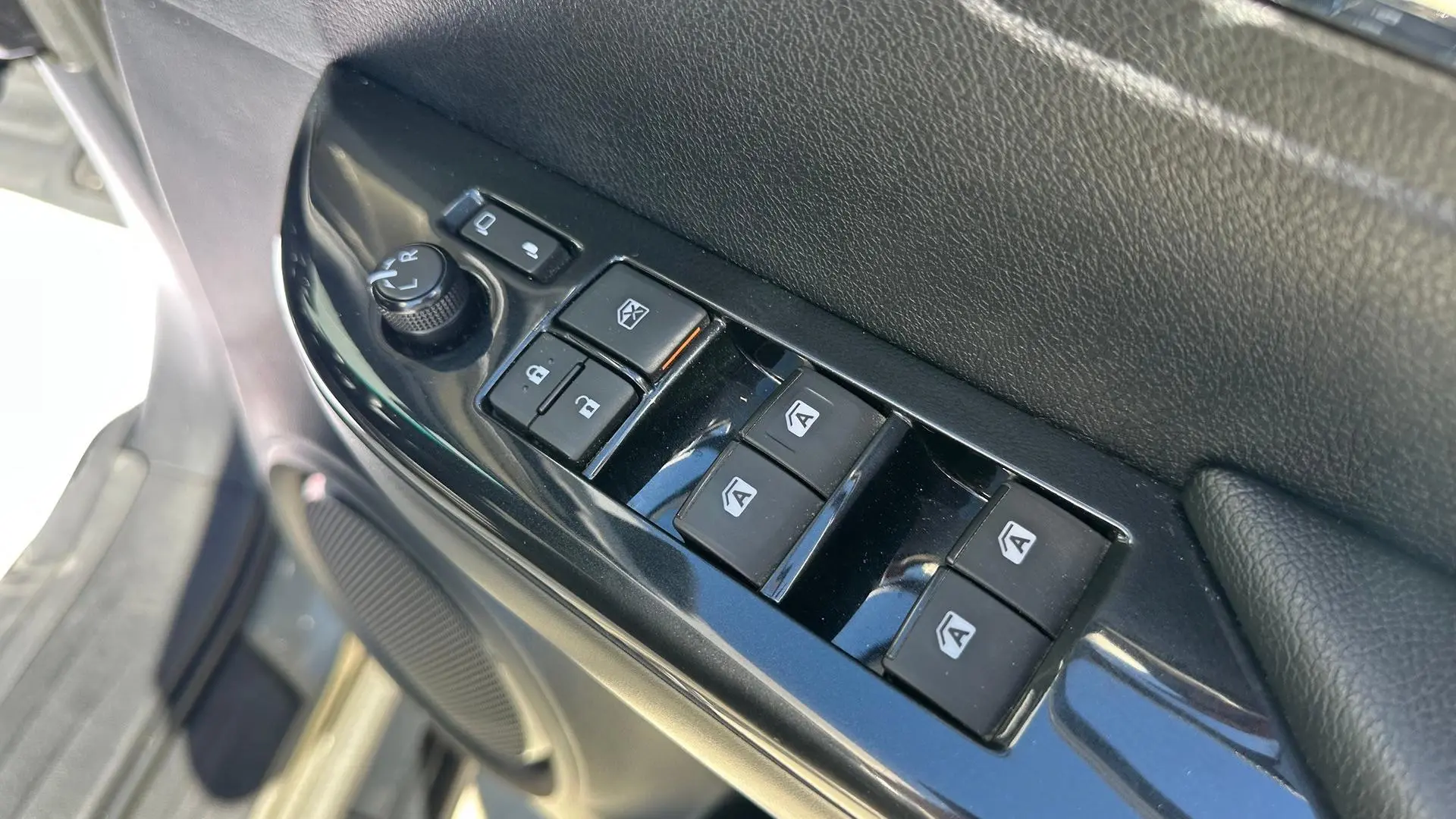 2022 Toyota Hilux Gallery Image 9
