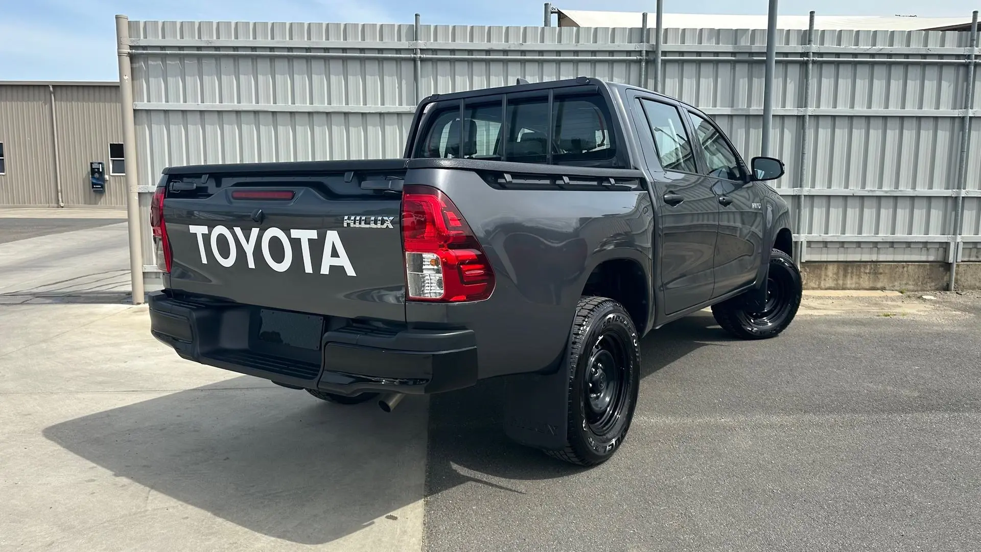 2024 Toyota Hilux Image 6