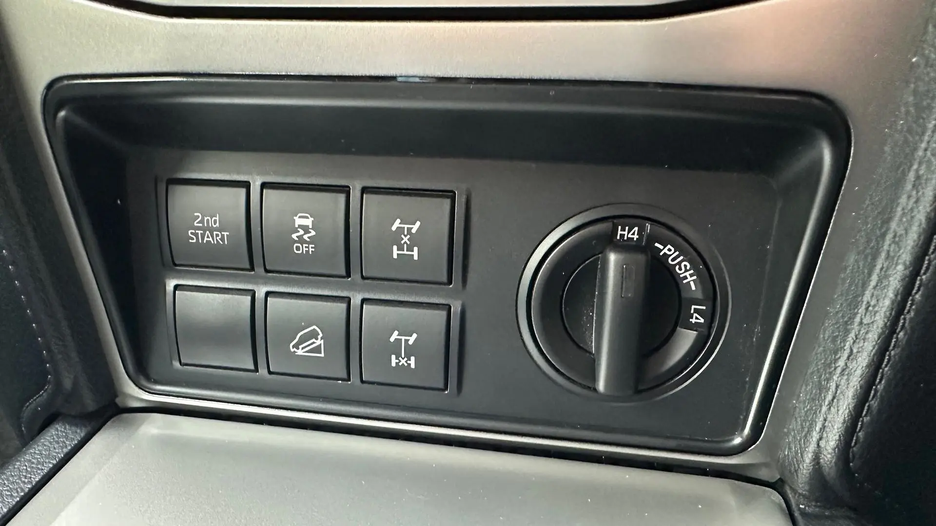 2022 Toyota Landcruiser Prado Gallery Image 8