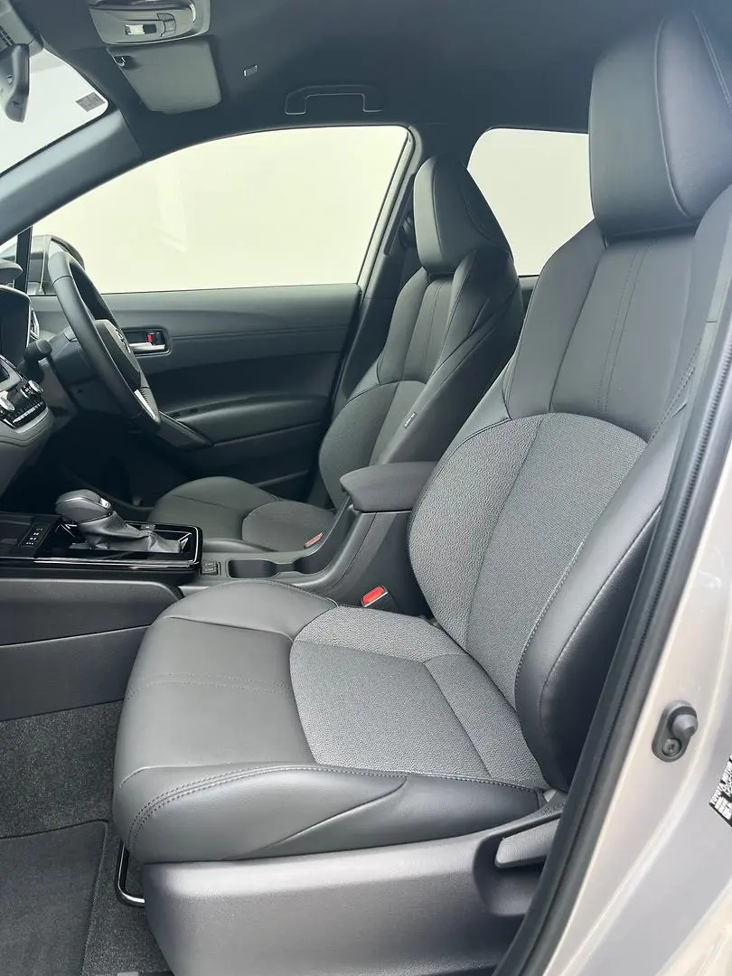 2025 Toyota Corolla Cross Gallery Image 7