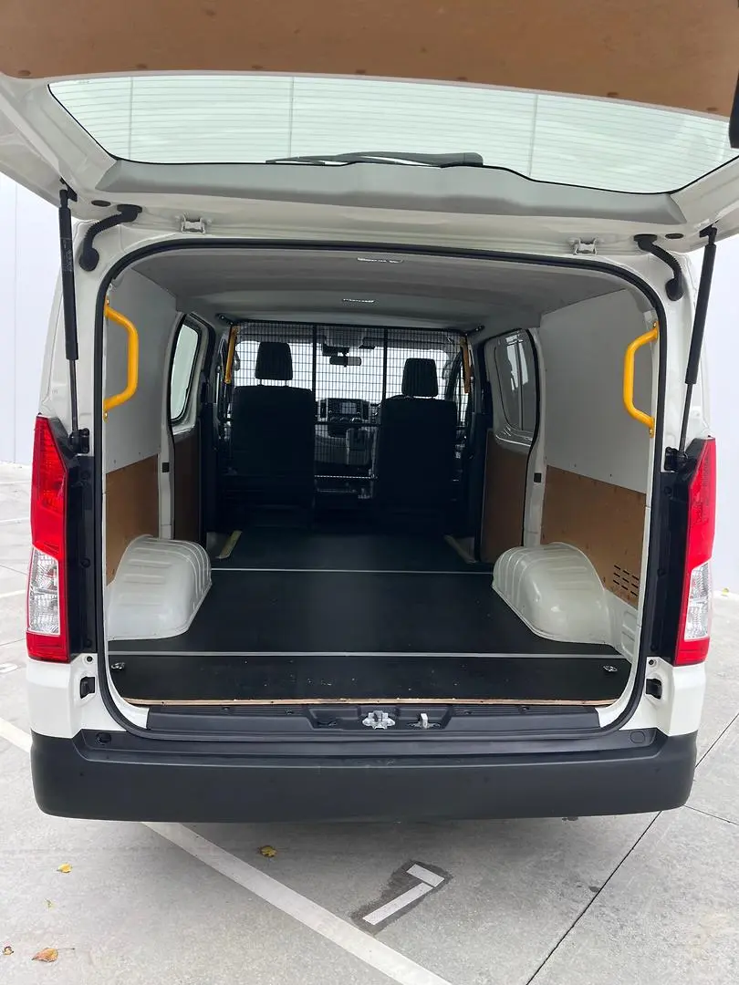 2020 Toyota Hiace Gallery Image 11