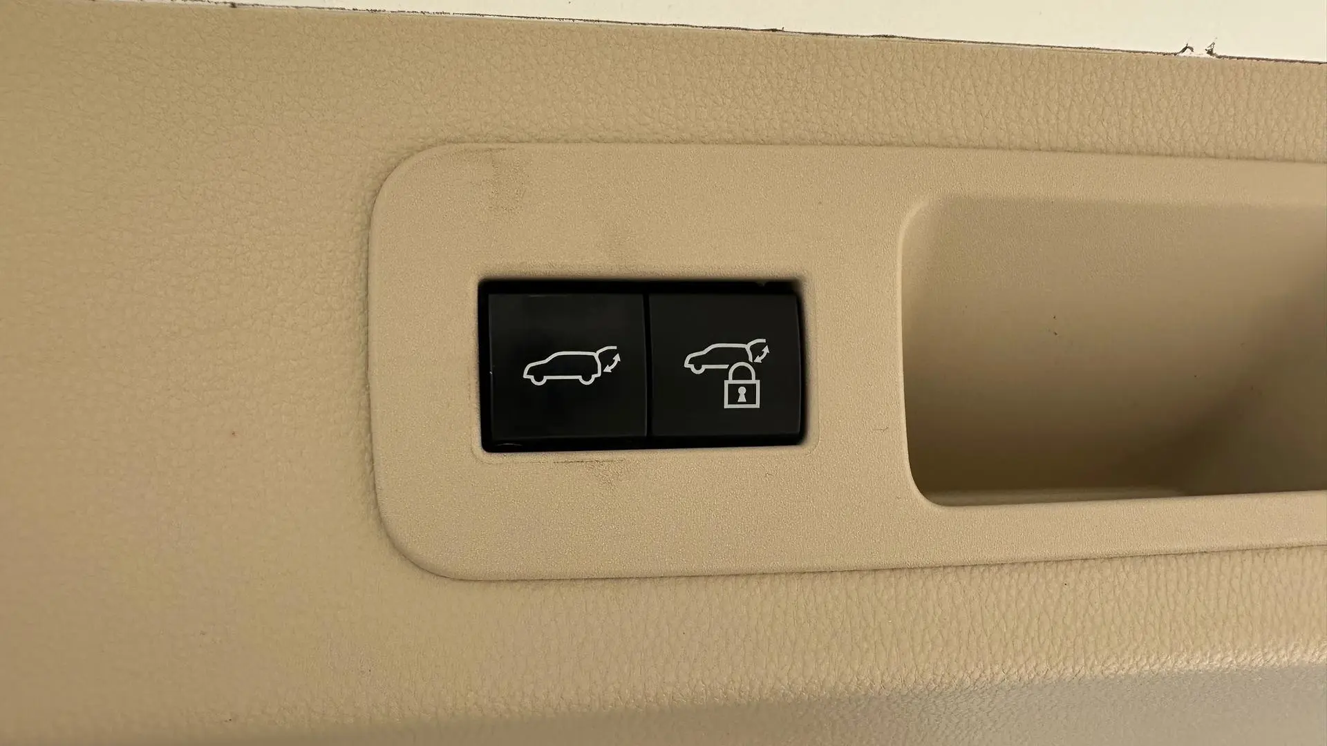 2022 Toyota Landcruiser Gallery Image 10