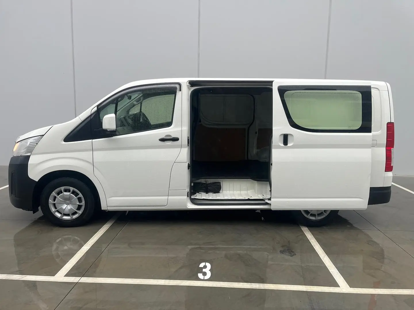 2019 Toyota Hiace Gallery Image 5