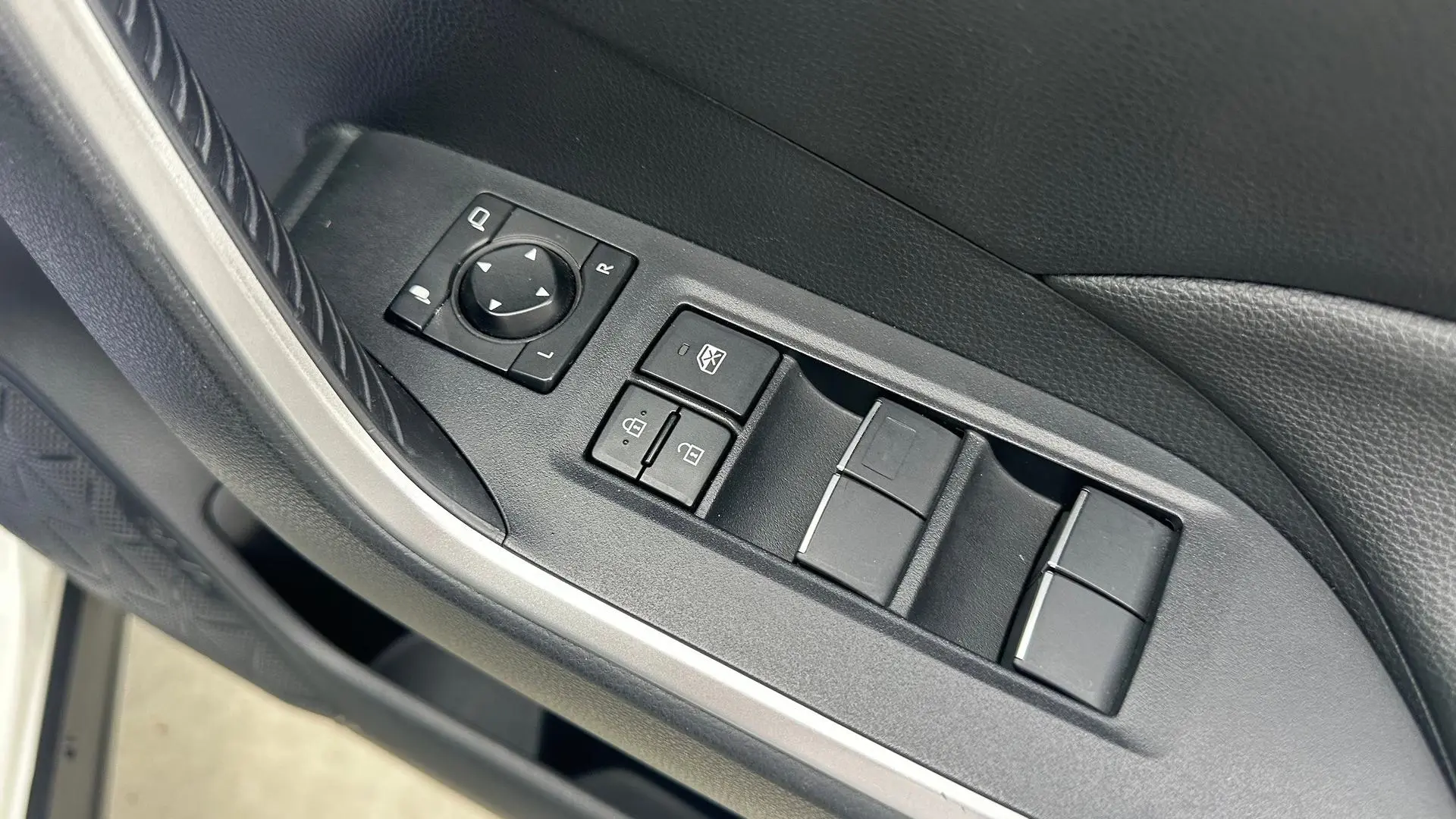 2019 Toyota RAV4 Gallery Image 21