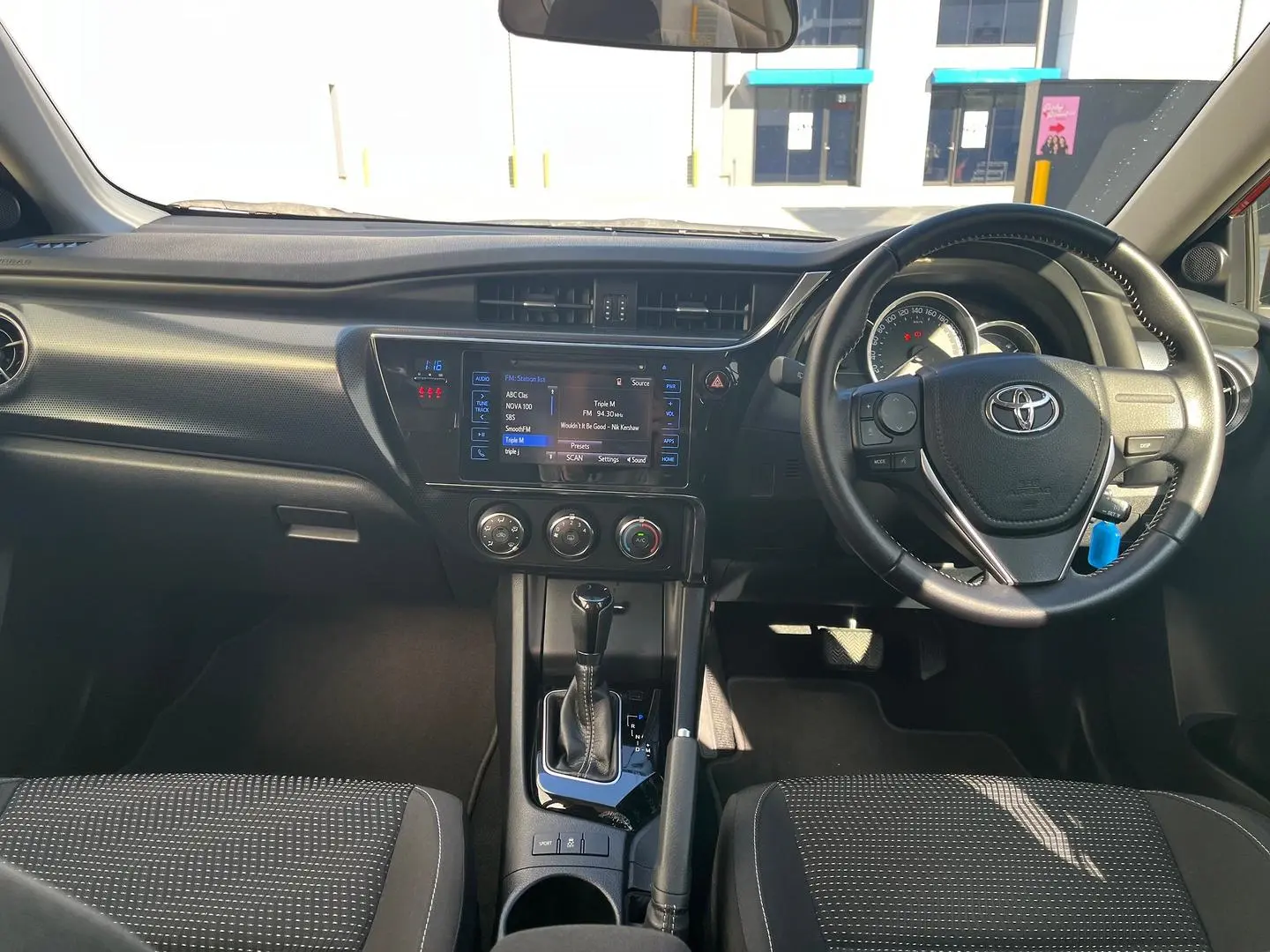 2015 Toyota Corolla Gallery Image 14