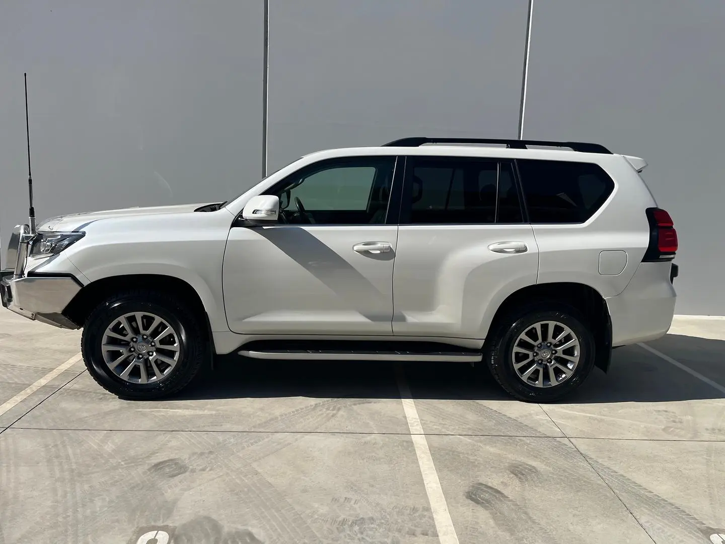 2018 Toyota Landcruiser Prado Gallery Image 10
