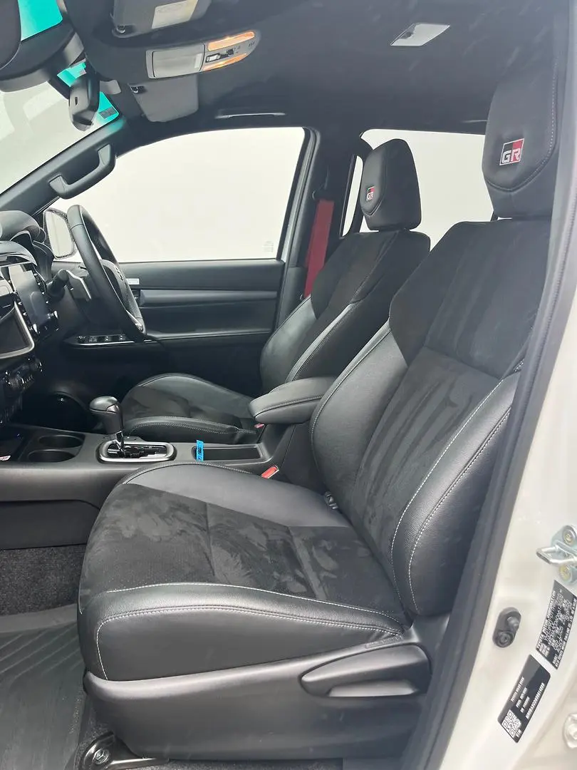 2024 Toyota Hilux Gallery Image 7
