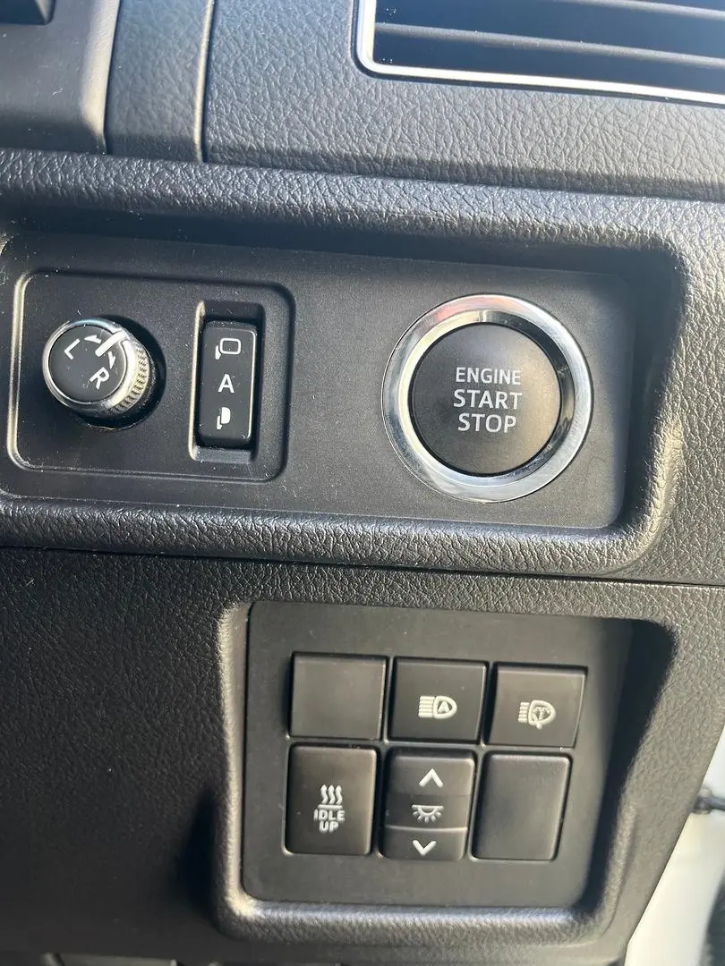 2018 Toyota Landcruiser Prado Gallery Image 21