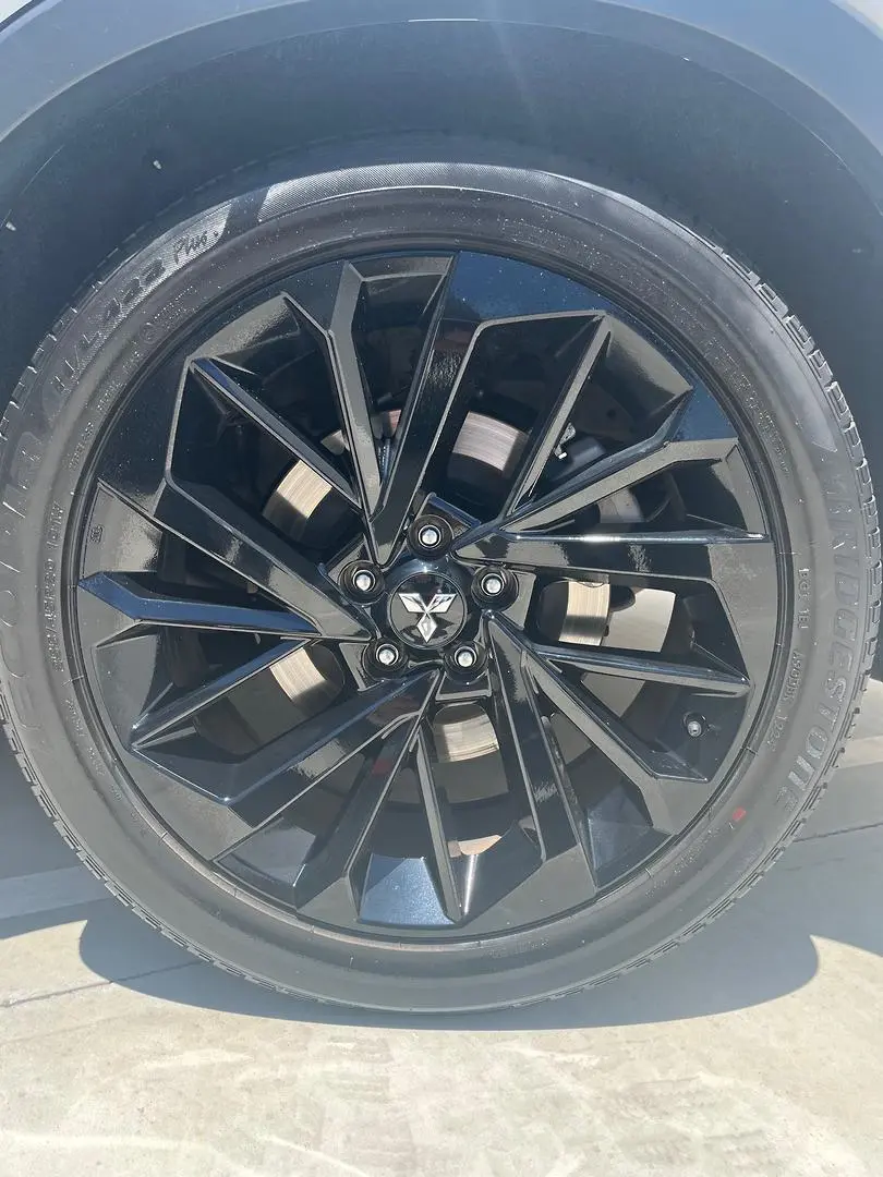 2024 Mitsubishi Outlander Gallery Image 5