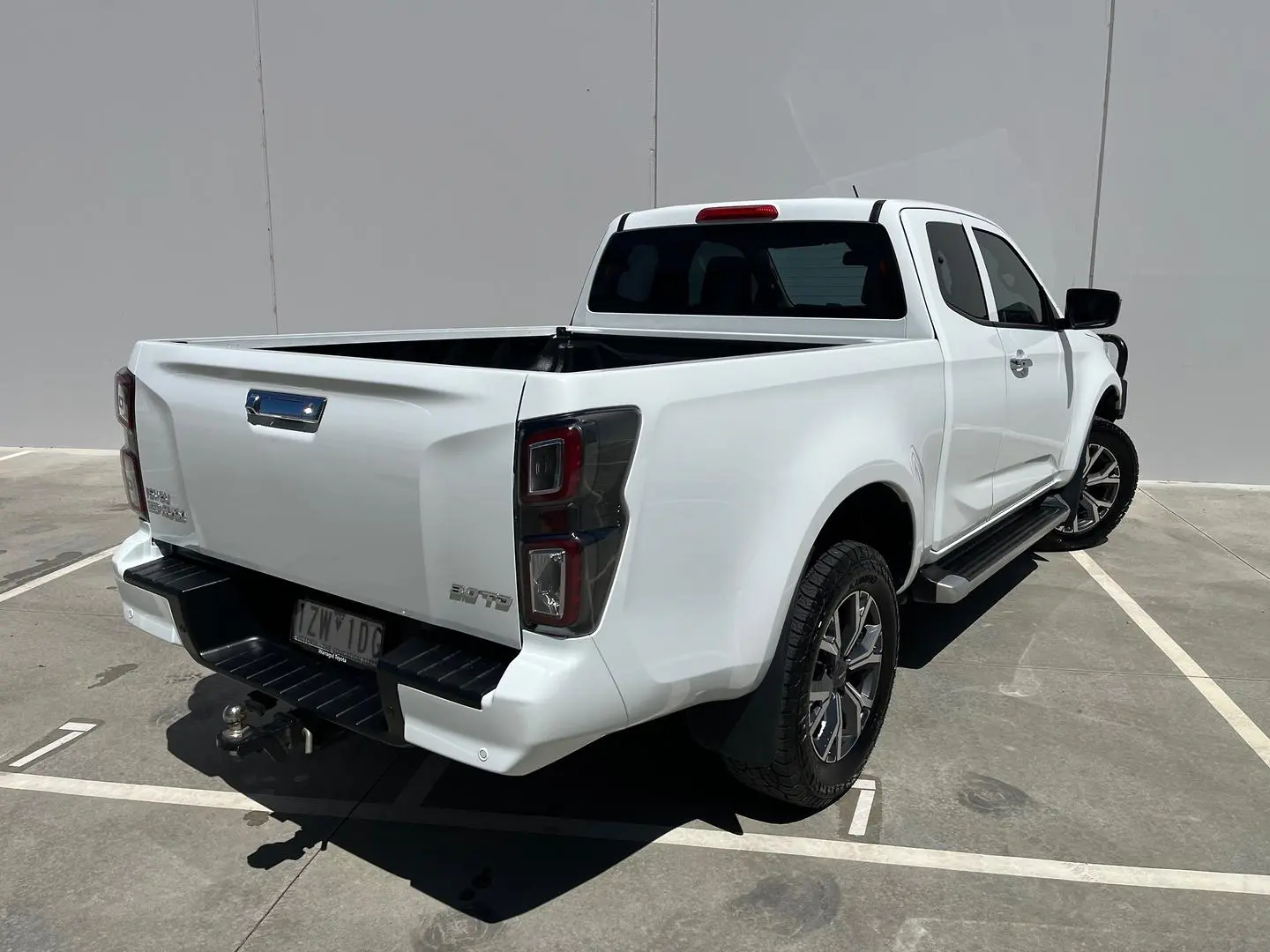 2023 Isuzu D-MAX Gallery Image 12