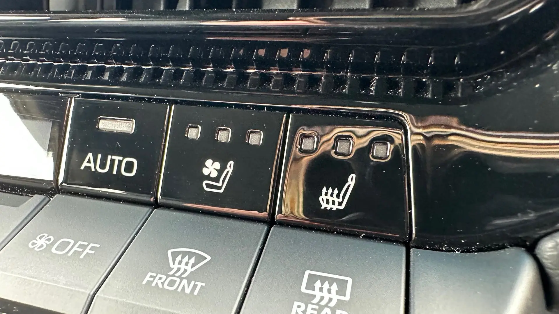 2024 Toyota Landcruiser Prado Gallery Image 25