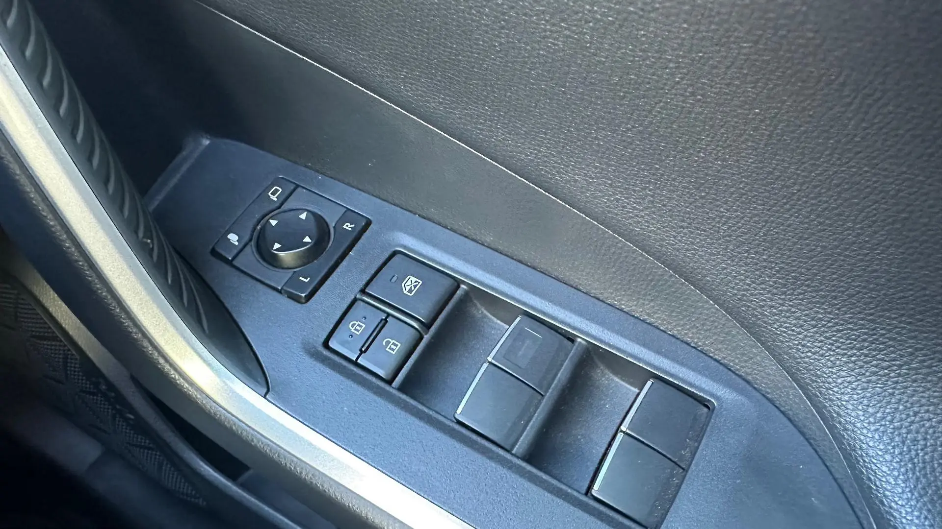 2019 Toyota RAV4 Gallery Image 19