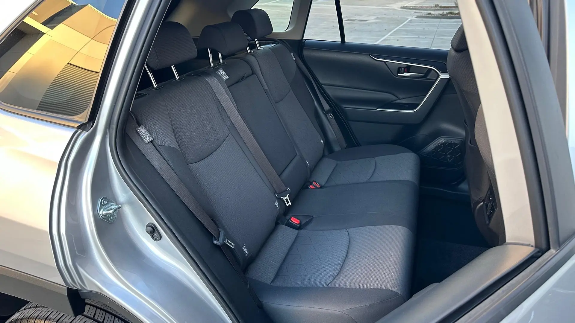 2019 Toyota RAV4 Gallery Image 10
