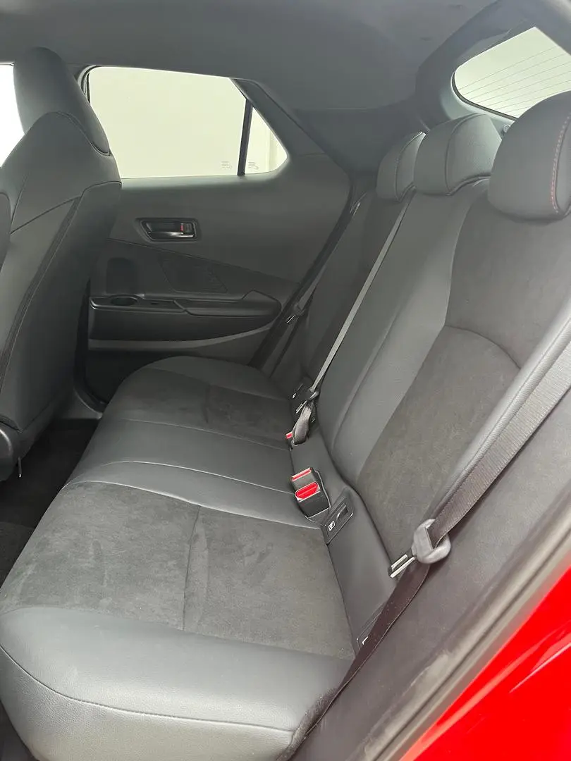 2025 Toyota C-HR Gallery Image 8