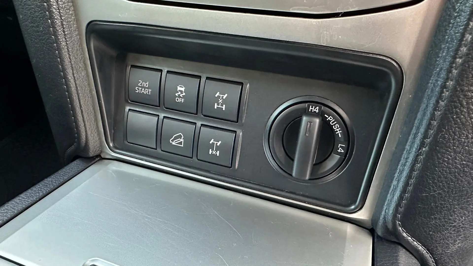 2020 Toyota Landcruiser Prado Gallery Image 19