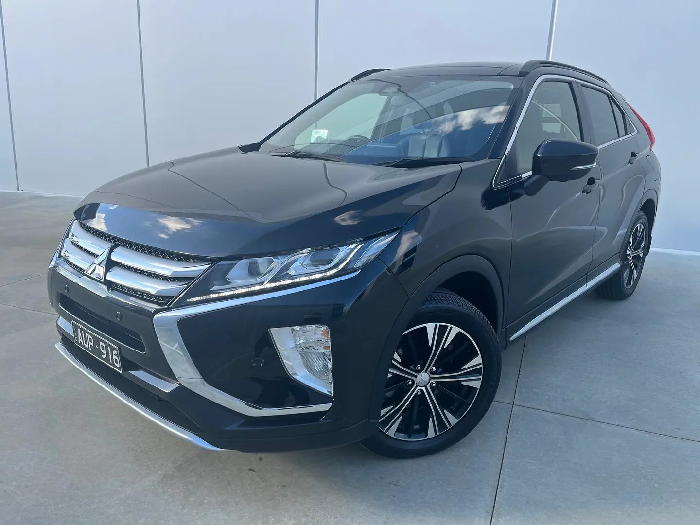 2018 Mitsubishi Eclipse Cross Gallery Image 3